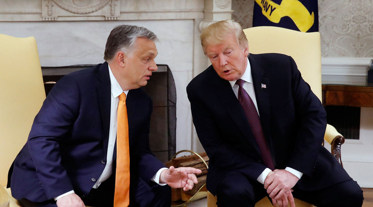 Donald Trump amerikai elnök és Orbán Viktor miniszterelnök a washingtoni Fehér Ház Ovális irodájában / Fotó: MTI/Koszticsák Szilárd