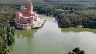 Prokuratura zaskarżyła wyrok dotyczący budowy zamku w Stobnicy. "Skutki budowy są niemożliwe do zaakceptowania"
