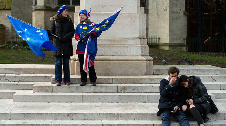 Brexitet ellenző tüntetők Londonban /
MTI/EPA/Will Oliver