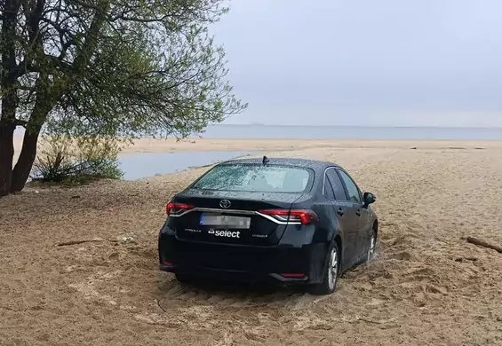Wjechał autem na plażę w Gdańsku. Nie umiał wyjechać