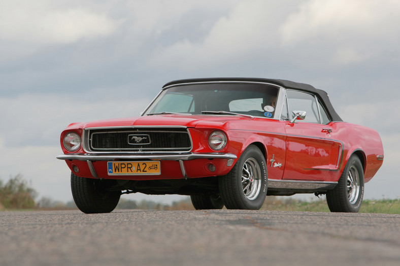 Ford Mustang I kontra Mustang V: klub koni mechanicznych