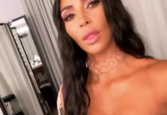 Kim Kardashian z "implantem". Modyfikacja ciała najnowszym trendem?