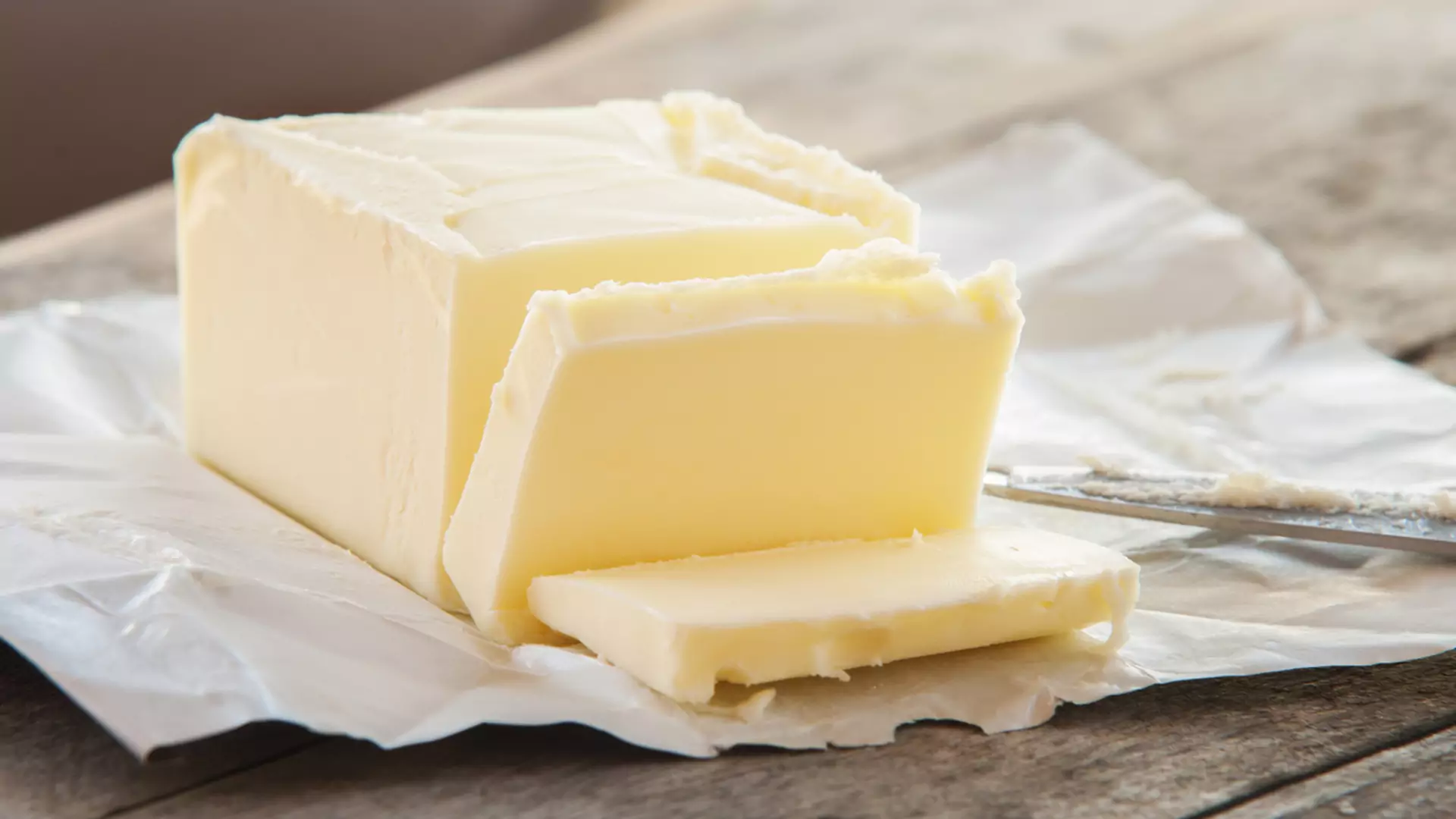 Polskie sklepy walczą ze złodziejami masła? Dziennikarz odkrył specjalne zabezpieczenie