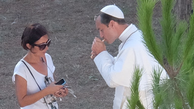 Jude Law jako papież na planie filmowym