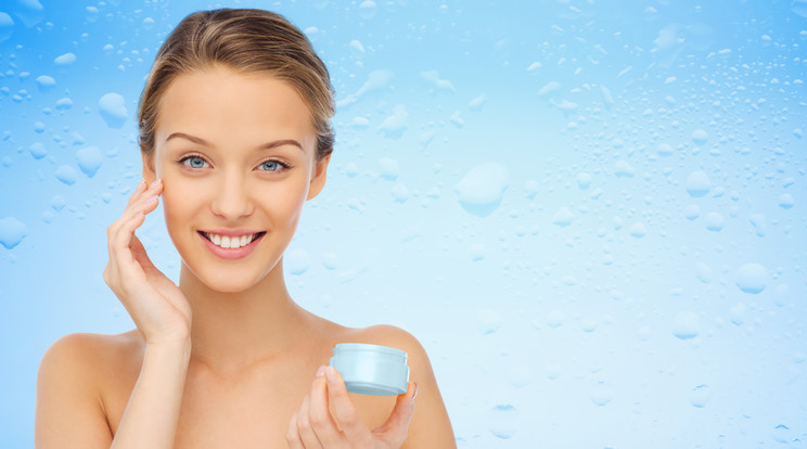 Jó hatású a zsíros
bőrre, ha gyulladáscsökkentő hidratáló-krémet használunk /Fotó: Shutterstock