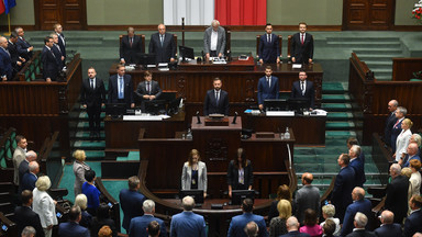 Sejm uczcił minutą ciszy ofiary rzezi wołyńskiej. "Nie o zemstę, lecz o pamięć wołają ofiary"