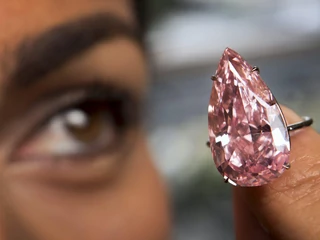 'The Unique Pink' diamond auction 