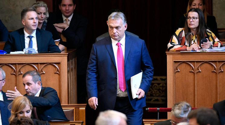 Orbán Viktor miniszterelnök megérkezik az Országgyűlés plenáris ülésére 2019. október 21-én / Fotó: MTI/Kovács Tamás