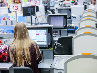 Tysiące uchodźców z Ukrainy mogą znaleźć pracę w sieciach handlowych. Przed wybuchem wojny na Ukrainie w polskim handlu było ok. 17 tys. wakatów. Co szósta firma z branży handlowej planowała też powiększenie zespołu w najbliższych miesiącach