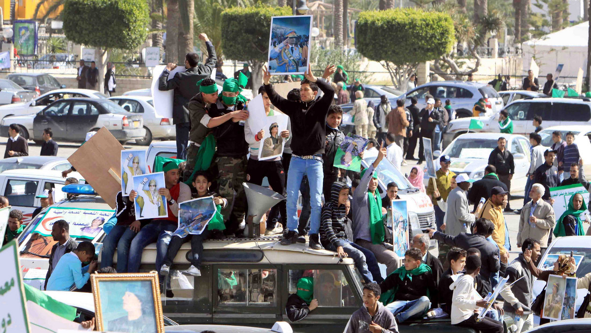 Antyrządowe demonstracje, nazwane przez opozycję "dniem gniewu", odbyły się w kilku miastach libijskich. Doszło do starć z policją. Z różnych doniesień wynika, że wczoraj i dzisiaj zginęło ponad 20 demonstrantów.