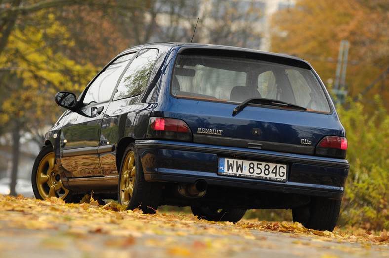 Renault Clio 1.8 16V: dziarski staruszek czy kupa złomu?