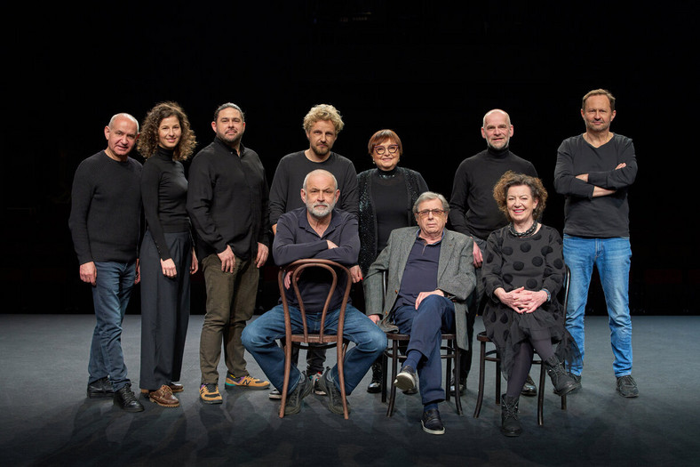 Janusz Gajos i obsada spektaklu "Ożenek" w Och-Teatrze 