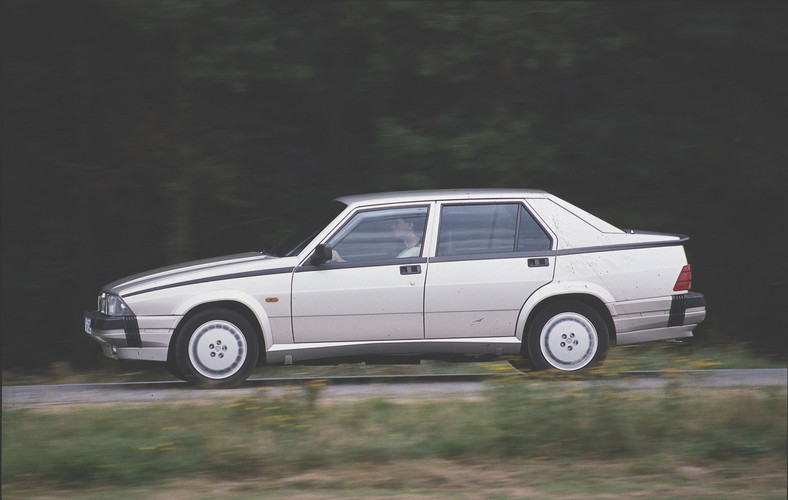 Alfa Romeo 75