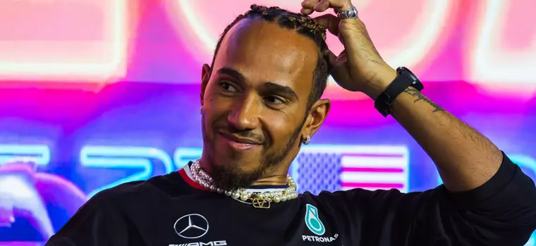 Oficjalnie: Lewis Hamilton przechodzi z Mercedesa do Ferrari. Media oszalały
