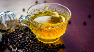 Dlaczego warto pić herbatę z... pieprzem - szczególnie zimą? Powodów jest kilka i wszystkie ważne