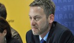Deda: Na pretnje Beograda odgovoriti vojskom Kosova