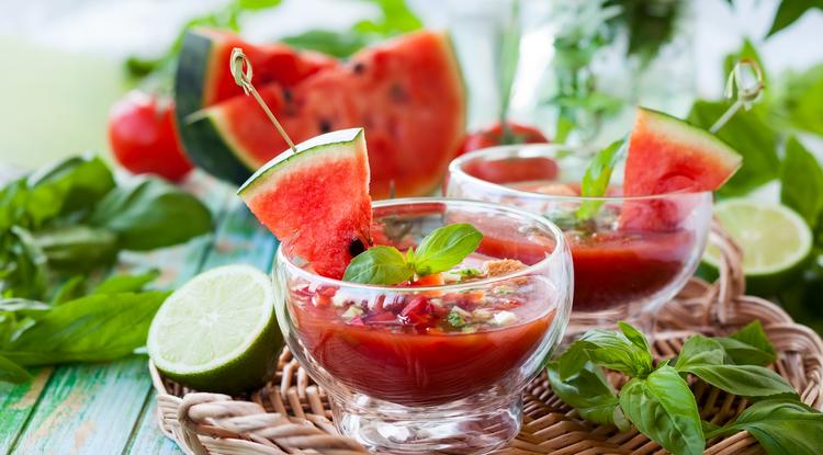 Bazsalikomos, dinnyés gazpacho: remek nyári fogás, amit 10 perc alatt összedobhatsz