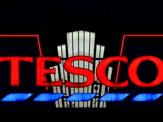 Tesco sprzedaje tereny za 250 mln funtów 