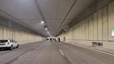 W poniedziałek otwarcie najdłuższego tunelu w Polsce. Wstęgę przetnie premier
