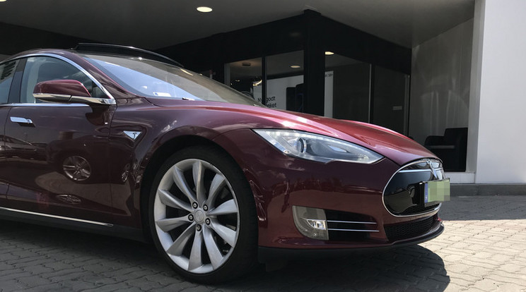 Egy elektromos Tesla Model S. Az európai országok közül Norvégiában van a legtöbb Tesla /Fotó: Blikk