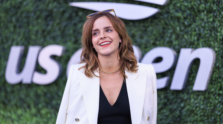 Emma Watson felszabadultan, póló nélkül pózol születésnapi fotóján /Fotó: Northfoto