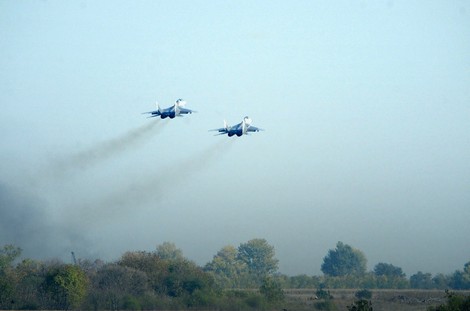 Srpski lovci  mig 29 iznad Batajnice