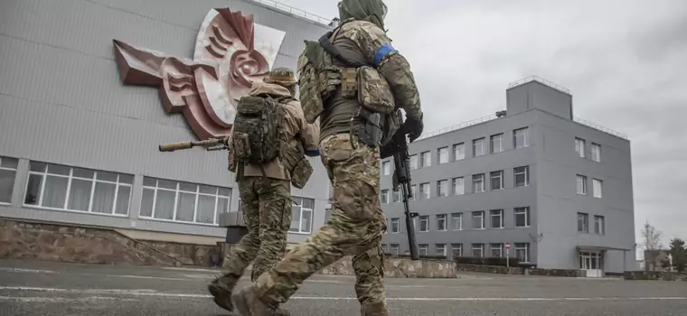 Inżynierowie z Czarnobyla sprzątają po Rosjanach. Zostawili różne "prezenty"