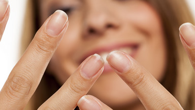 Pięć świetnych odżywek, które uratują łamliwą i uszkodzoną płytkę paznokcia