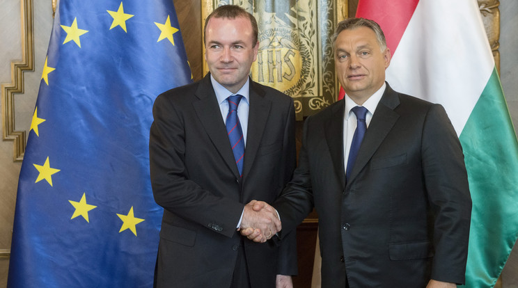 Manfred Weber, az Európai Néppárt jelenlegi frakcióvezetője 
(balra) többször megvédte Orbán 
Viktort a támadásoktól /Fotó: MTI Koszticsák Szilárd