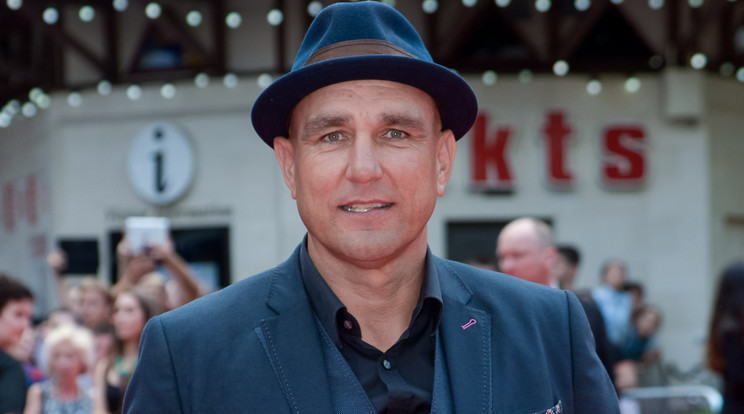 Vinnie Jones komolyan megtréfálta barátját élő adásban/Fotó: AFP