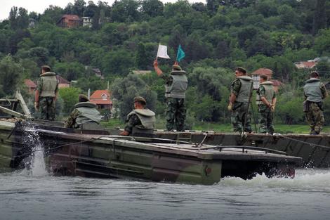 V. ROK ŠEST MESECI -Kako će izgledati obuka za buduće srpske vojnike IJfktkqTURBXy9lNjYxMmNhMzE2ZjYwOTY3ZmZkODgyOTU3Y2Y5NWYwZC5qcGVnk5UCzQMUAMLDlQLNAdYAwsOVB9kyL3B1bHNjbXMvTURBXy8xZDc0Y2I0MTcwNTk1MDQzNjYyOWNhYmQ2MDZmNTBmNi5wbmcHwgA