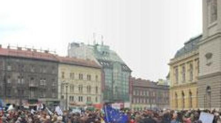 Új magyar köztársaságot követeltek a demonstrálók!