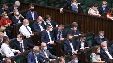 Komentarze w sprawie podwyżek dla parlamentarzystów: "absurd", "prawdziwie Polski Ład"
