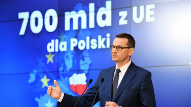 Jakim sposobem premier Morawiecki wyliczył, że Polska dostanie 700 mld złotych z Unii? [KOMENTARZ]