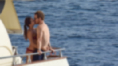 Alicia Vikander i Michael Fassbender na wakacjach. Cały czas się przytulają i całują