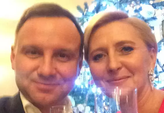 Prezydent zamieścił selfie z żoną i podziękował uczestnikom "Sylwestra z Andrzejem Dudą"