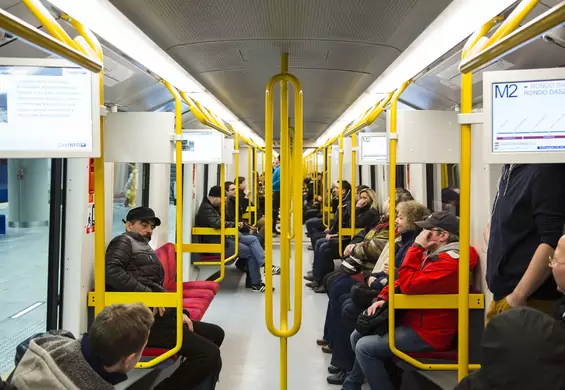 Zdjęcie z polskiego metra zaskoczyło obcokrajowców. Czemu się dziwią?