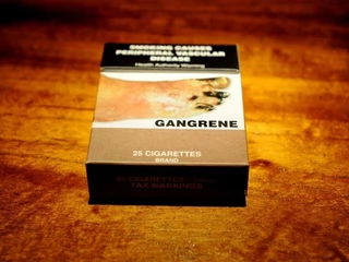 Cigarettes plain packaging papierosy opakowania paczka papierosów