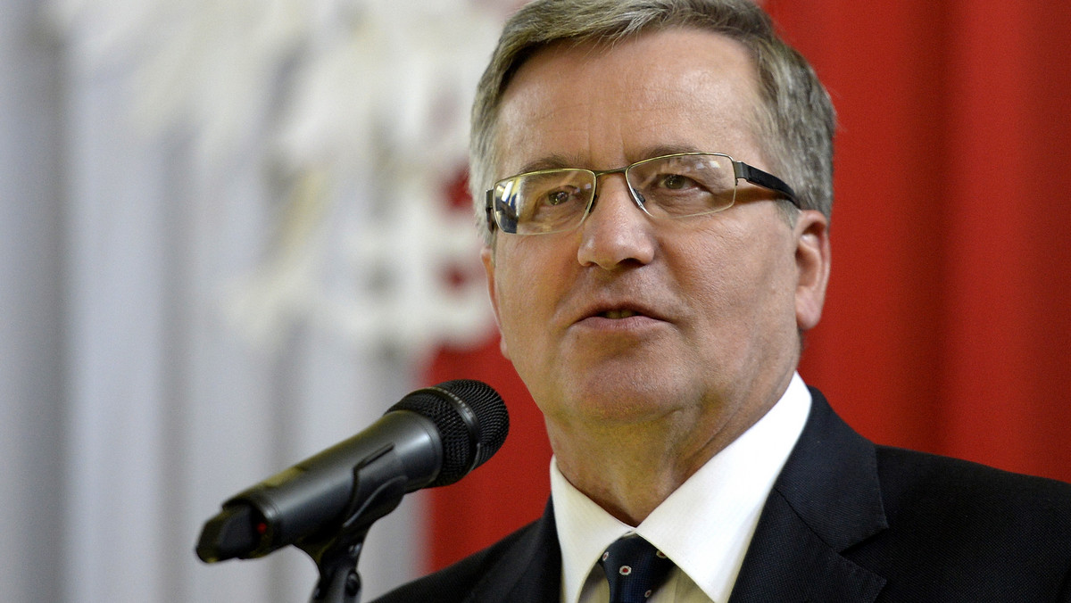 Prezydent Bronisław Komorowski powiedział, że na razie brak jest sygnałów, które mogłyby świadczyć o wycofaniu rosyjskich wojsk z granicy z Ukrainą, o czym informował prezydent Rosji Władimir Putin.