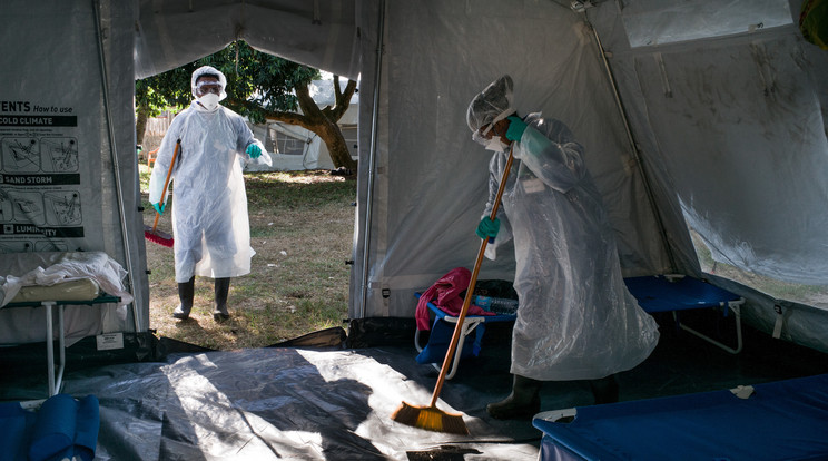 Madagaszkáron már
közel 700
fertőzöttről tudnak, állandóvá vált a fertőtlenítés /Fotó: AFP