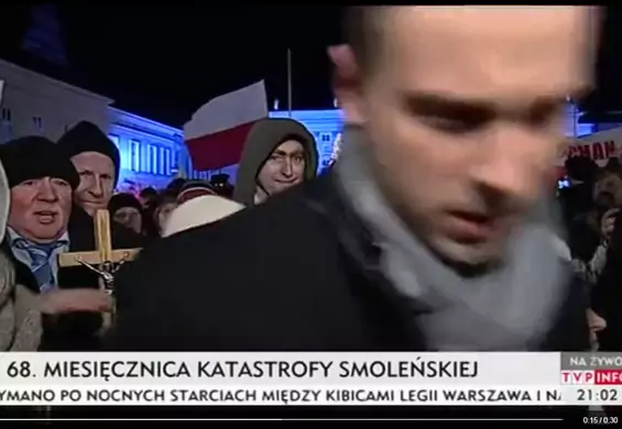 Atak "moherów" na reportera TVP Info po przemówieniu Jarosława Kaczyńskiego