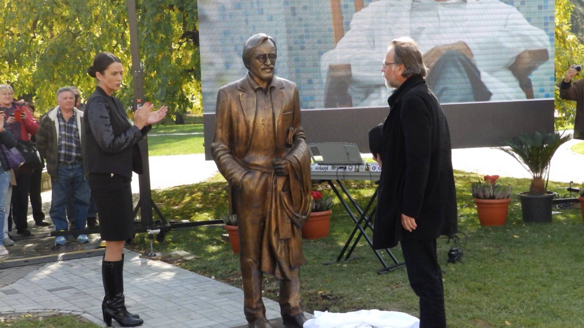 Statua Dragana Nikolića u Vrnjačkoj Banji nije oskrnavljena