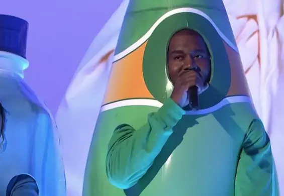 Kanye West zmienił imię i wystąpił w SNL przebrany za butelkę