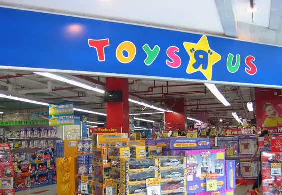 W USA lalka dla chłopca i dziewczynki. Toys R Us likwiduje podział na płeć - #LetToysBeToys