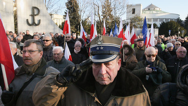 "Rzeczpospolita": wpływowi policjanci dzięki ministrowi odzyskali pełne emerytury