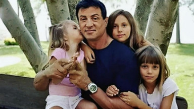 Jak dziś wyglądają córki Sylvestra Stallone'a? U boku ojca pojawiły się w rodzinnym show