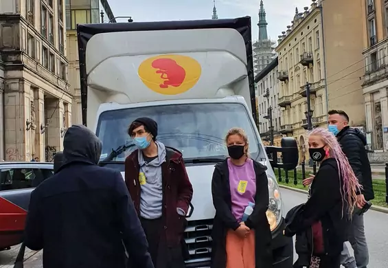 Aktywistki Stop Bzdurom zatrzymały ciężarówkę. Na plandece Aborcyjny Dream Team