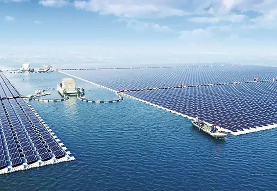 "America First", ale nie tym razem. Kto ma największą na świecie pływającą elektrownię słoneczną?