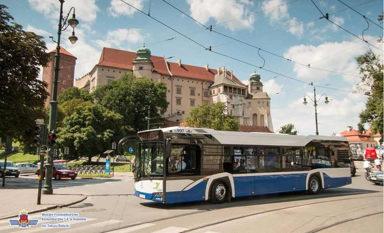 Do Krakowa dotarło 60 nowych 12-metrowych autobusów wyposażonych w silniki Euro 6, spełniające najwyższe europejskie normy ochrony środowiska. Źródło: MPK w Krakowie