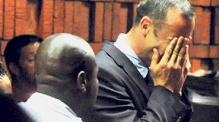 Előzetesben marad a gyilkossággal gyanúsított Pistorius